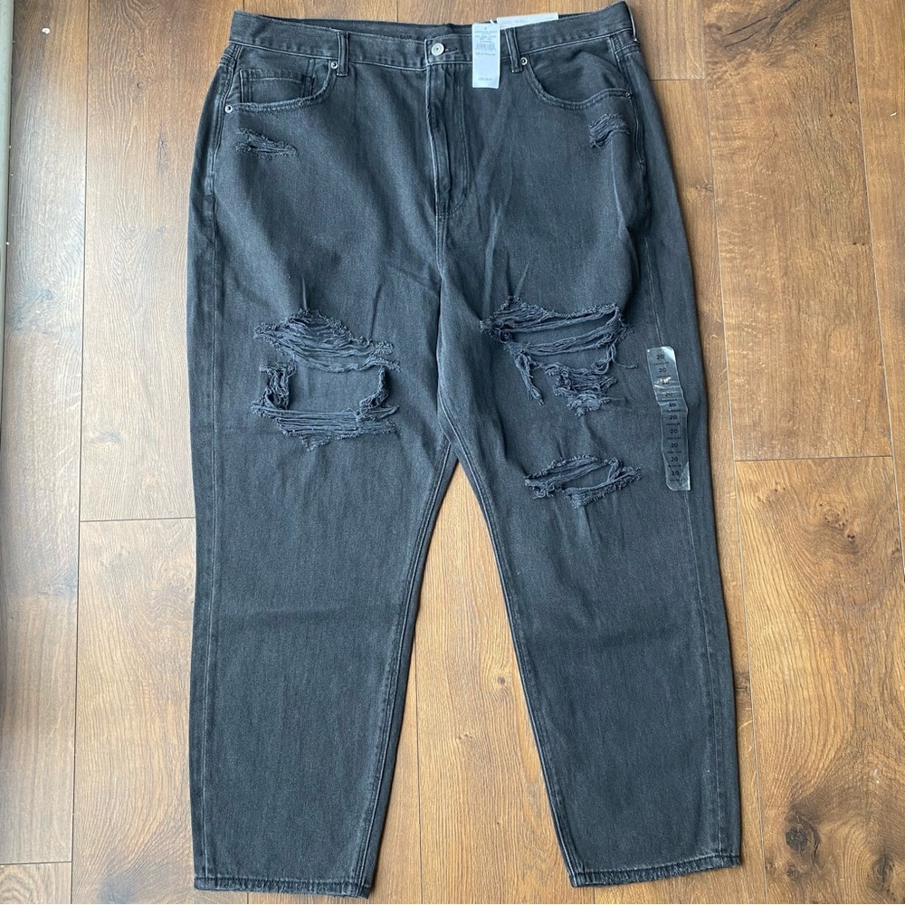 American Eagle Distressed Black Blaze Mom Jean – Size 20R (Style 2397) NWT